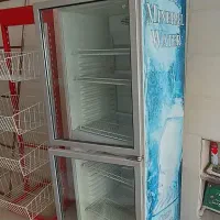 یخچال و قفسه و استند