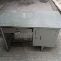 میز فلزی
