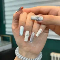کاشت تخصصی ناخن فقط ۶۰۰