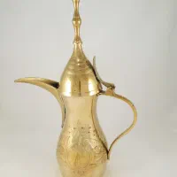 دَله یا قهوه‌ جوش عربی برنجی نقش‌دار