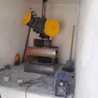 شاگرد برای نصب اسانسور