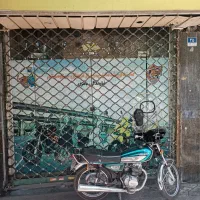 یک دهنه مغازه ۳۰ متری با امکانات