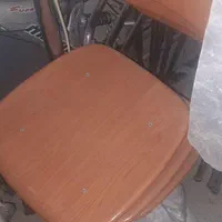 صندلی چوبی