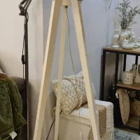 اباژور مینیمال ایستاده سه پایه سفید شید طوسی|چراغ خواب و آباژور|تهران, کوهک|دیوار