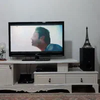 تلویزیون و میز تلویزیون