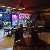 استخدام باریستا و ظرفشور در کافه شبانه