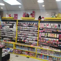 کلیه اجناس و دکور مغازه اکسسوری واگذار می شود|زیورآلات و اکسسوری|دلیجان, |دیوار