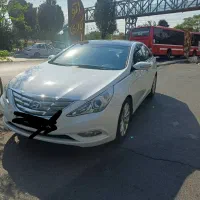 خودرو سوناتا با راننده