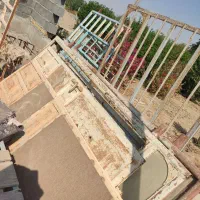فروش تعدادی درب و پنجره و پایه بتونی