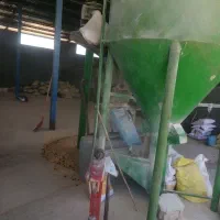 کارگر ساده گاوداری شیری