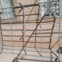 زیر تخت آهنی کاملا سالم