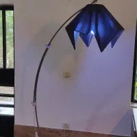 آباژور ایستاده