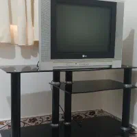 فروش تلوزیون  LG و میز تلوزیون شیشه ای ترک