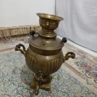 سماور زغالی  همراه با پارج و قوری به فروش می‌رسید