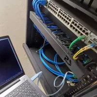 خدمات تخصصی IT ، شبکه ، دوربین ، کامپیوتر