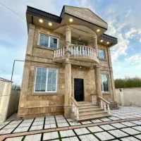 کارگر برای سنگ کاری و کاشی کاری