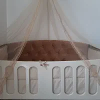 گهواره کنار تخت مادر