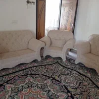 مبل چهار نفره همراه باعسلی چهار تایی چوب و شیشه
