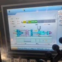 اپراتور دستگاه تزریق پلاستیک