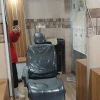 آینه بک لایت و صندلی اصلاح