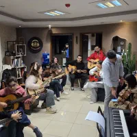 آموزش ساز گیتار تخصصی و کنسرت آموزشگاه موسیقی سینا