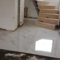 به یک نیروی کار