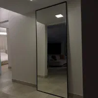 آینه مینیمال با کادر فلزی ۸ میل