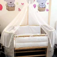 تخت کنار مادر