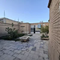 ملک مسکونی مرکز شهر،در به حیاط