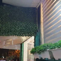 توری فنسی شمشادی ۴ متر طول و ۶گلدان دیواری و گل