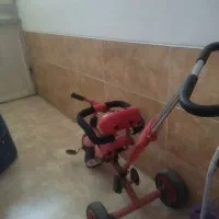 یک دوچرخه و یک سه چرخه