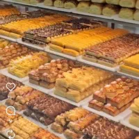 استاکار قنادی و یک وردست شاگرد