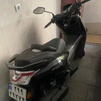 موتور سیکلت مشکی