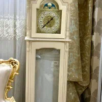 ساعت ایستاده چوبی کنارسالنی