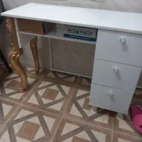 میز ناخن و صندلی