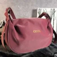 کیف زنانه زرشکی رنگ حاوی مدارک و۳تافلش