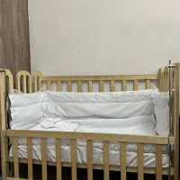 تخت کودک (چوبی)|تخت و صندلی بچه|رشت, لاکانی|دیوار