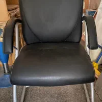 صندلی چرم مشکی ثابت