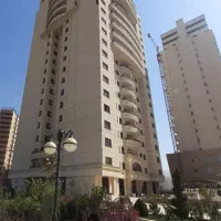 چشم-انداز-بی-انتها-برج-با-مشعات-ابی
