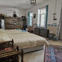 سویئت  با امکانات کامل و  پارکینگ در حیاطی  زیبا|اجارهٔ کوتاه‌مدت آپارتمان و سوئیت|کاشان, باغ ماجد|دیوار