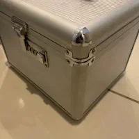 صندوق طلا و جواهر و پول