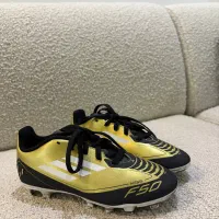 کفش فوتبال اصل Adidas مدل F50 Messi طلایی