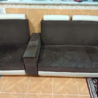 مبل راحتی  ۱۲ نفره یه میز کنار مبل داره هم داره