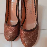 کفش|کیف، کفش، کمربند|میانه, |دیوار