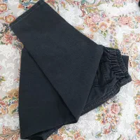 تعدادی شلوار جین
