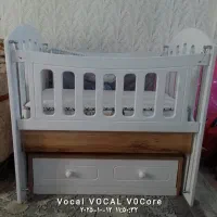 تخت کنار مادر