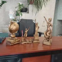 مجسمه دکوری نشسته روی کره زمین عدالت|مجسمه، تندیس، ماکت|تهران, بهارستان|دیوار
