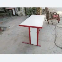 میز تحریر و کامپیوتر