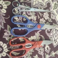 سه عدد قیچی