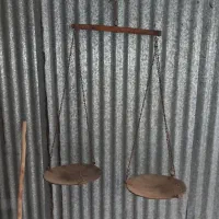 ترازوی قدیمی|کلکسیون اشیاء عتیقه|قم, نیروگاه|دیوار